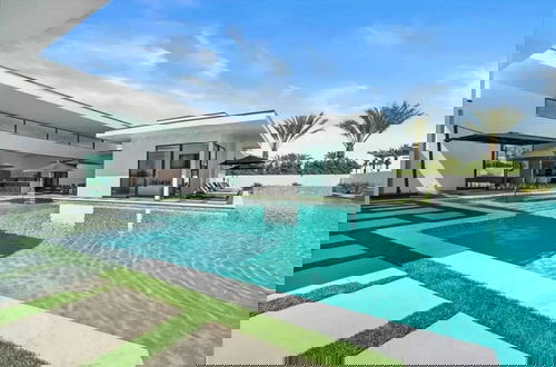 Foto 53 - Bravo by Avantstay Luxe Villa w/ Pool, Hot Tub & Pickleball Sleeps 21