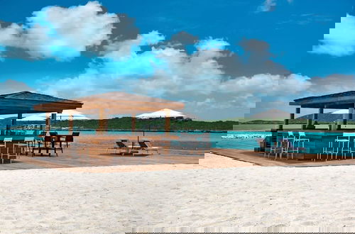 Foto 27 - Oceanfront Luxury Villa Infinity Pool w Slide