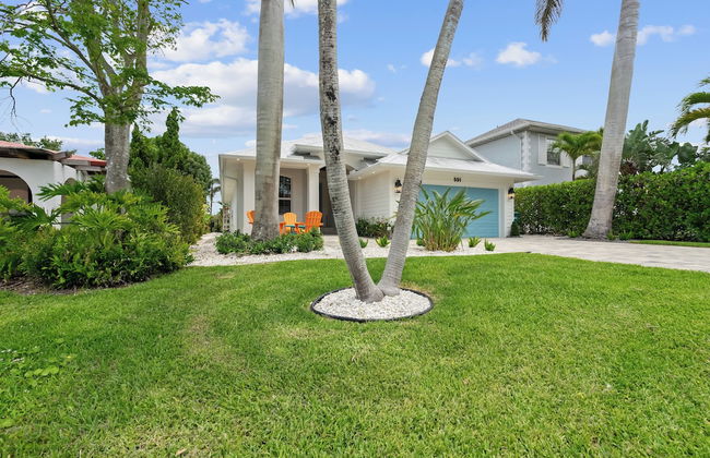 Sardinia Vacation Rental: Delightful Coastal Home near Vanderbilt Beach. Relax in a Private Pool and Spacious 4-BR Retreat with Modern Amenities. Ideal for Families. Minutes from Mercato and Local Attractions - Photo 41