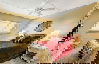 Foto 2 - Modest Condo with Splendid Sunrise Views by RedAwning