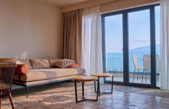 AZAR LUXURY SUITES - Photo 52
