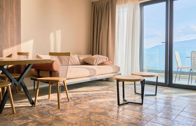 AZAR LUXURY SUITES - Photo 50