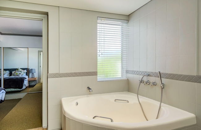 Contemporary Apartment Close to the Radisson Majolica - Foto 10