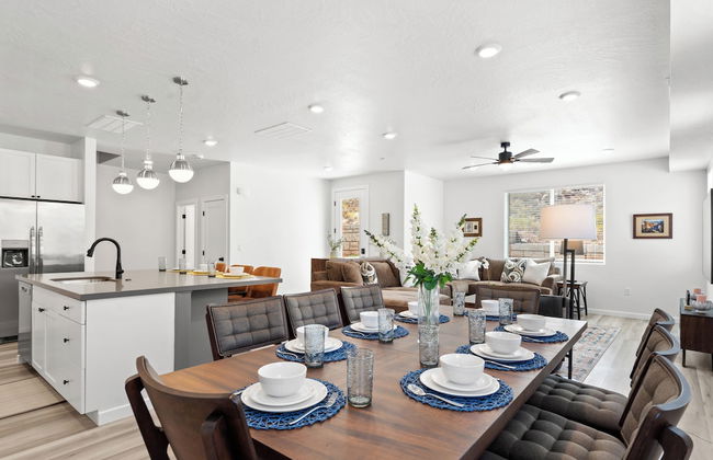 Touch of Class Stunning 5 Bdr! - Foto 58