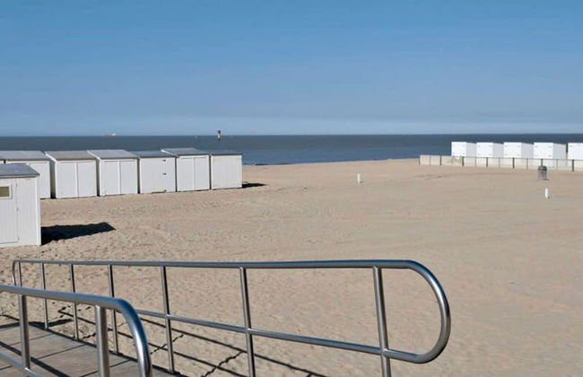 Beautiful and Spacious Studio With Side Seaview - Photo 4