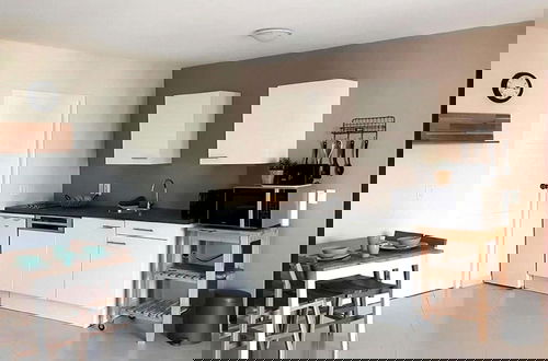 Foto 4 - Air-conditioned Mama Sha Apartment Near Jan Thiel