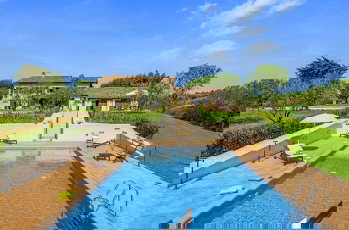 Foto 1 - Inviting Holiday Home in San Costanzo With Swimming Pool