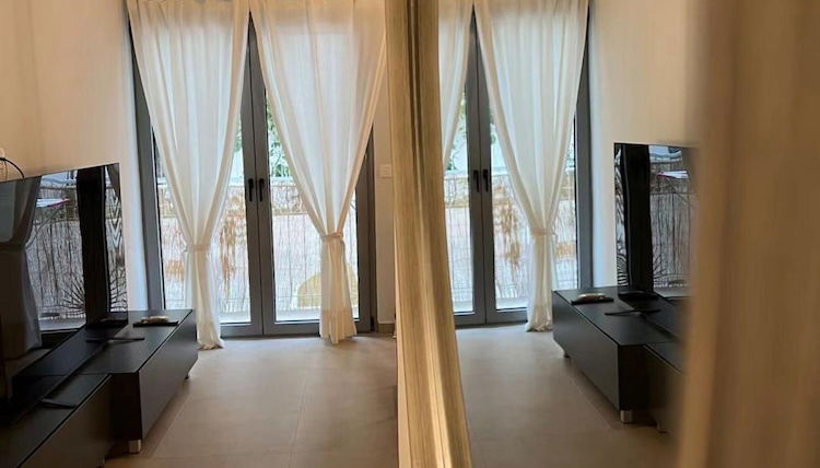Foto 1 - Embassy Apartment - I1