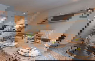 Photo 1 - Comfortable 2 Bedroom Apartment With Sea-view