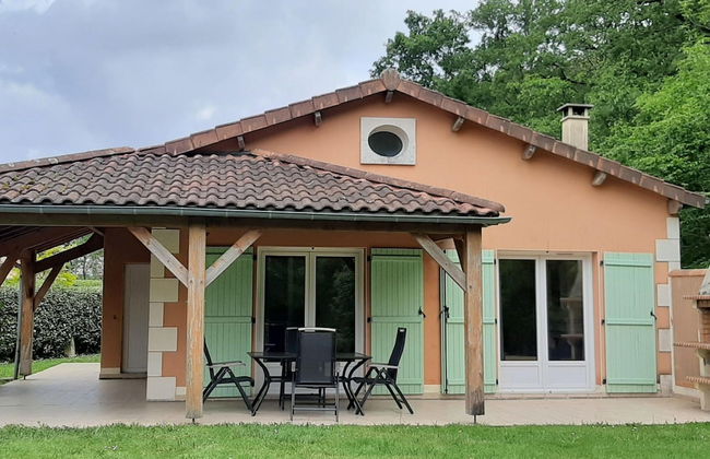 Spacious Villa With Garden and Pool - Photo 34