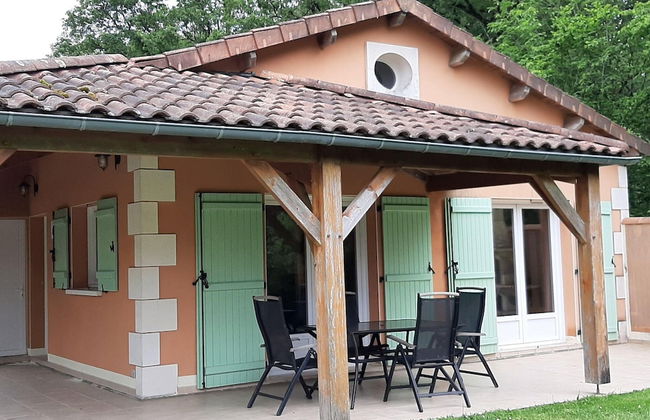 Spacious Villa With Garden and Pool - Photo 36