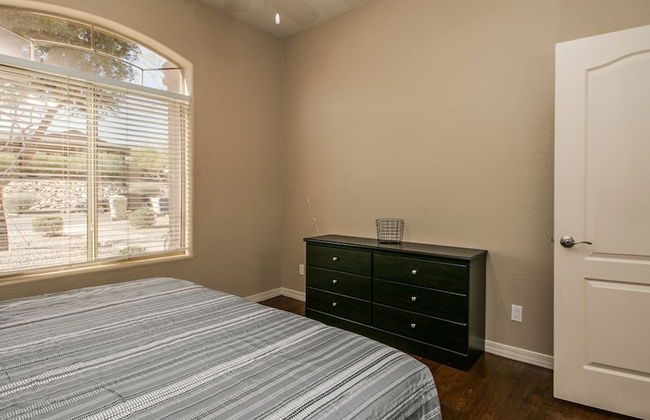 Fabulous 4-bdrm W/breathtaking Views & Pool! - Photo 3