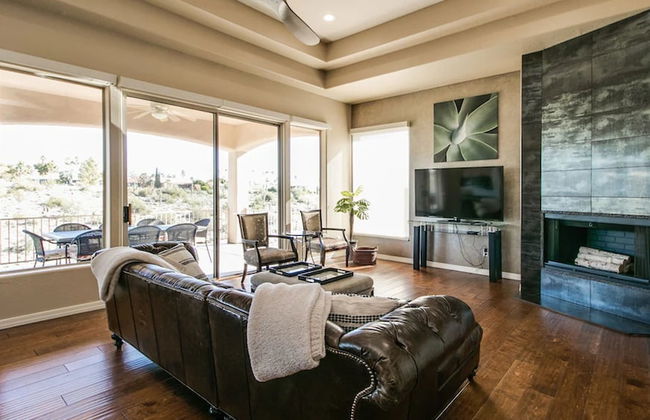 Fabulous 4-bdrm W/breathtaking Views & Pool! - Photo 1