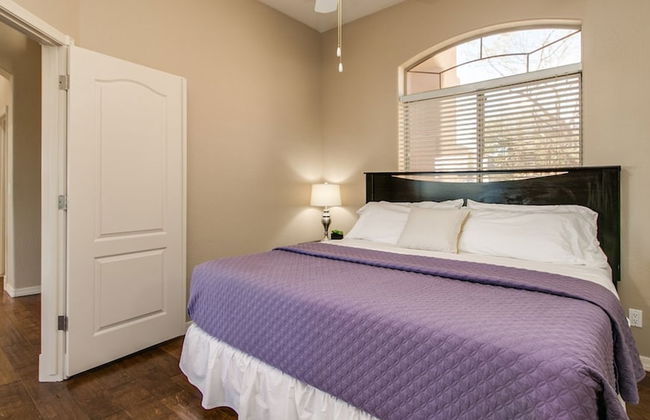 Fabulous 4-bdrm W/breathtaking Views & Pool! - Photo 8