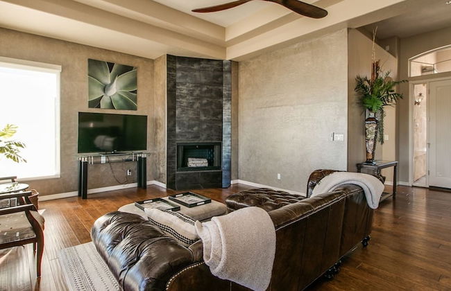 Fabulous 4-bdrm W/breathtaking Views & Pool! - Photo 11