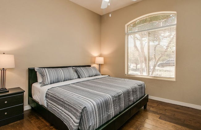 Fabulous 4-bdrm W/breathtaking Views & Pool! - Photo 6