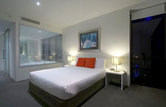 Foto 3 - Sealuxe Central Surfers Paradise Suites