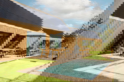 Foto 37 - Luxurious Holiday Home With Private Pool