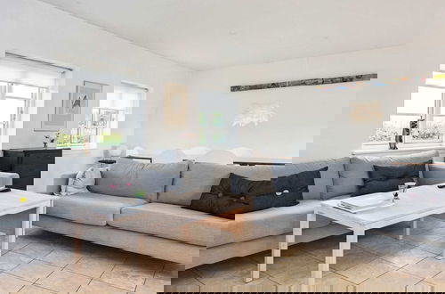 Foto 13 - 5 Person Holiday Home in Knebel