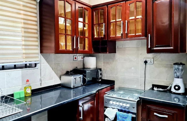Modern Comfy & Quiet Close to Highway - Foto 12