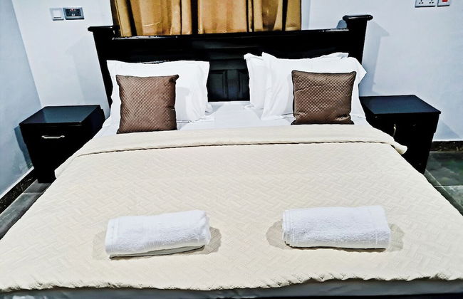 Modern Comfy & Quiet Close to Highway - Foto 5
