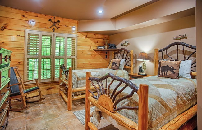 Iron Mountain Lodge 3 Bedroom Cabin by RedAwning - Photo 7