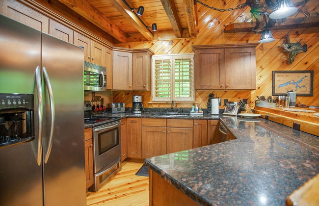 Iron Mountain Lodge 3 Bedroom Cabin by RedAwning - Photo 10