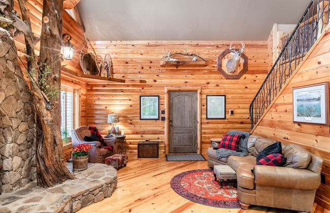 Iron Mountain Lodge 3 Bedroom Cabin by RedAwning - Photo 1