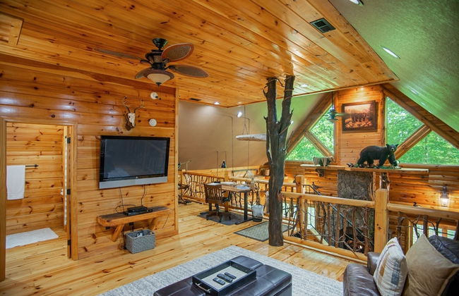 Iron Mountain Lodge 3 Bedroom Cabin by RedAwning - Photo 12