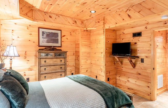Iron Mountain Lodge 3 Bedroom Cabin by RedAwning - Photo 6