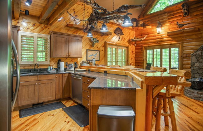 Iron Mountain Lodge 3 Bedroom Cabin by RedAwning - Photo 9