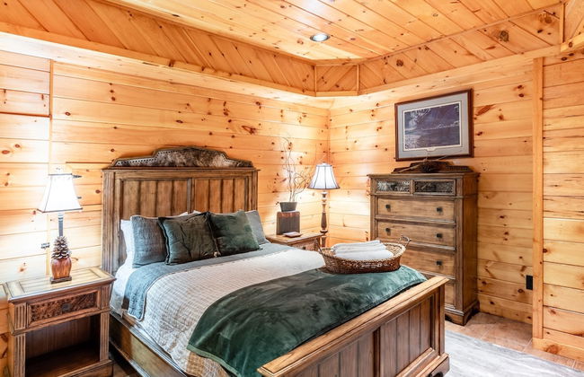 Iron Mountain Lodge 3 Bedroom Cabin by RedAwning - Photo 5