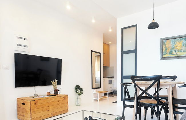 AZAR LUXURY SUITES - Photo 58
