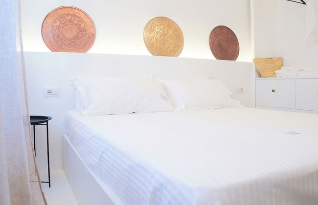 AZAR LUXURY SUITES - Photo 29