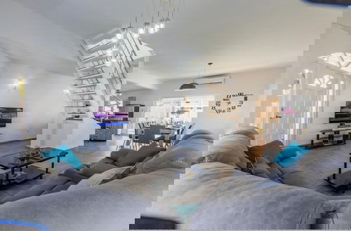 Foto 4 - NEW Modern Stylish 6BR 6BA Villa Near Palmbeach