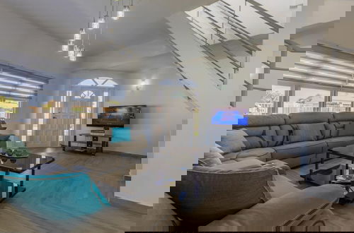 Foto 10 - NEW Modern Stylish 6BR 6BA Villa Near Palmbeach