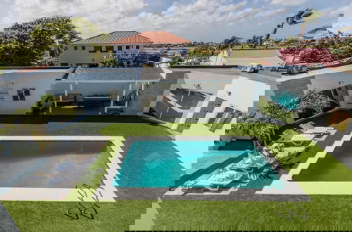 Foto 39 - NEW Modern Stylish 6BR 6BA Villa Near Palmbeach