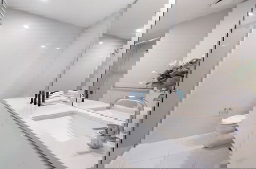 Foto 43 - Private Q Tower Apartments - Wow Stay