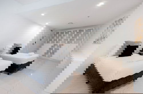 Foto 34 - Private Q Tower Apartments - Wow Stay