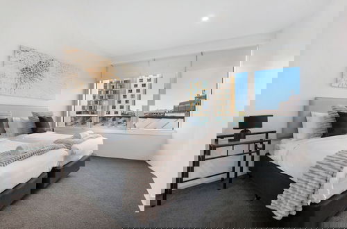 Foto 9 - Private Q Tower Apartments - Wow Stay