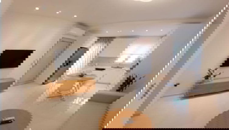 Foto 1 - White Dome Apartment I