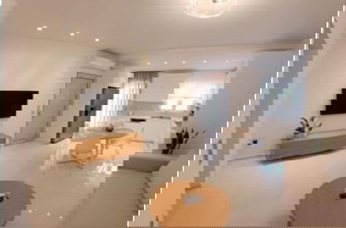 Foto 1 - White Dome Apartment I
