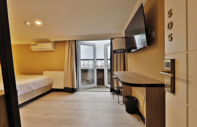 EA Exclusive Hotel - Photo 18