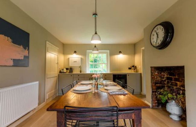 Host Stay Haclins Cottage - Photo 15