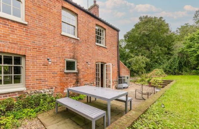Host Stay Haclins Cottage - Photo 10