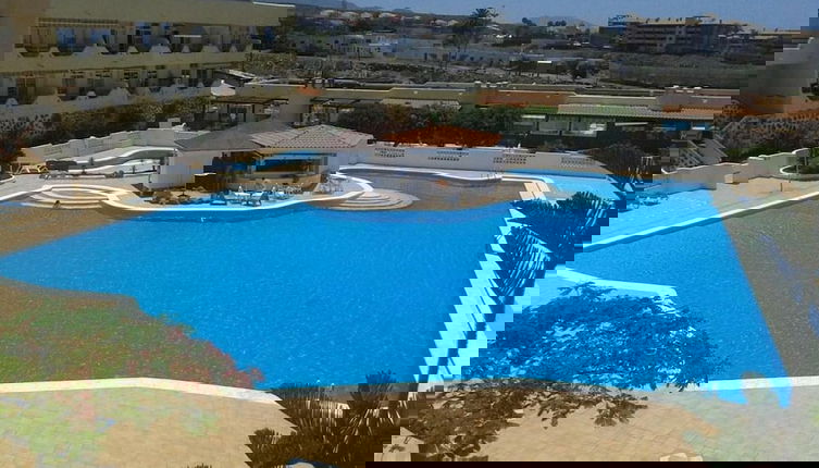 Foto 1 - Paraiso Beachfront Apartment With 2 Bedrooms