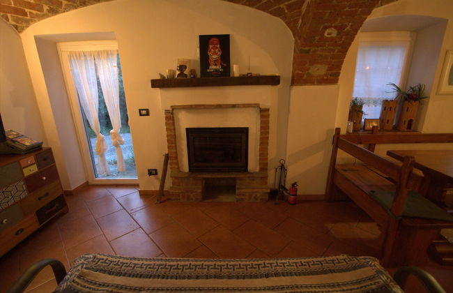 Dolce Casa - Charming Renovated Home With Modern Amenities and Antique Features - Photo 9