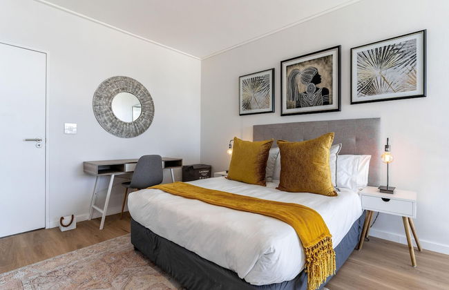 Urban Palette - Modern Artistic Green Point Apt - Photo 17