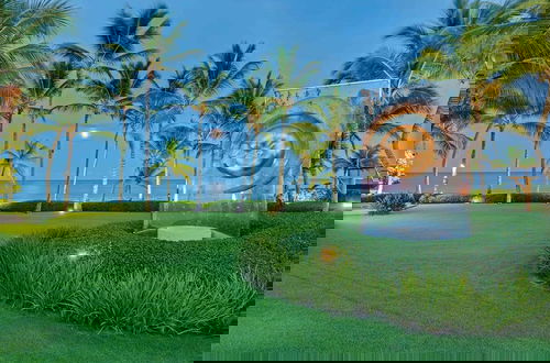 Foto 44 - Dazzling Beachfront Villa With Swim-up Bar