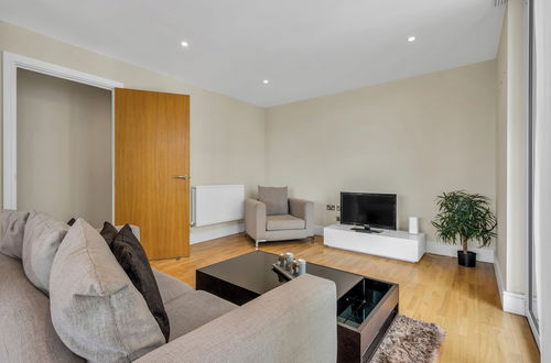 Photo 9 - Spacious Serviced Apartments Canary Wharf